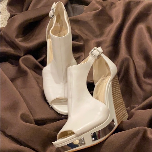 Vince Camuto Shoes - Vince Camuto high wedge shoe